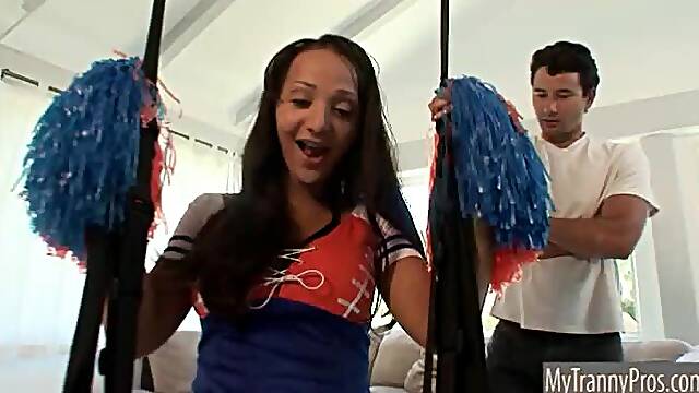 TS cheerleader Sunshyne Monroe assfucked