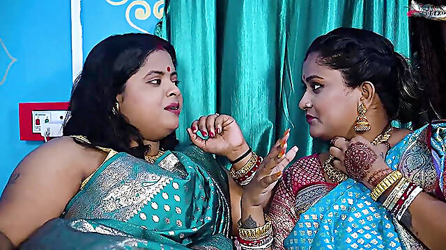 Big Boobed Indian Wives Fucked In Threesome - Desi