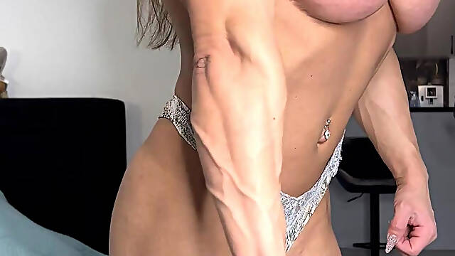 Let a muscle Step mommy sit on your face