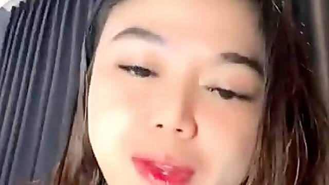 Host Cantik Mango Cici Bintang Kuda Poni