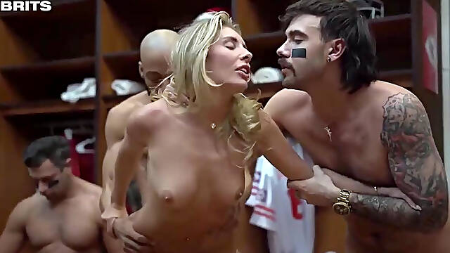 Bonnie Blue Gangbang With 10 N.F.L. Players