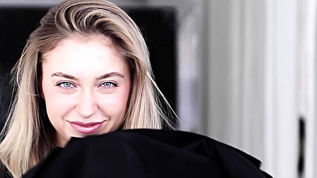 Polish blondie introducing her hot boobs