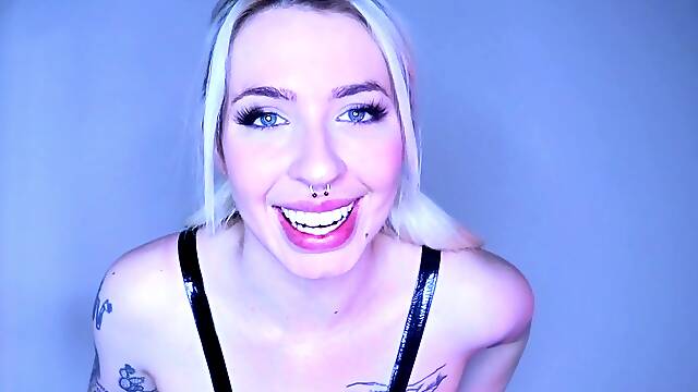 Blonde babe scarlet solo webcam