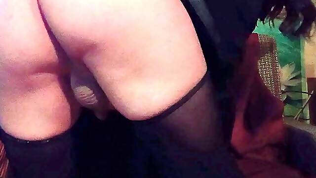 Big ass femboy squirt pleasure to orgasm hands free