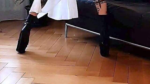 Blonde With Natural Big Boobs Loves Putting A Toy In Her
