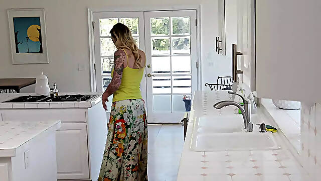 Blonde Cheating MILF Stepmom Brooke Banner Was The Perfect Fuck