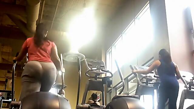 Bbw Honest Indian Butt With Thin Waist On Eliptical