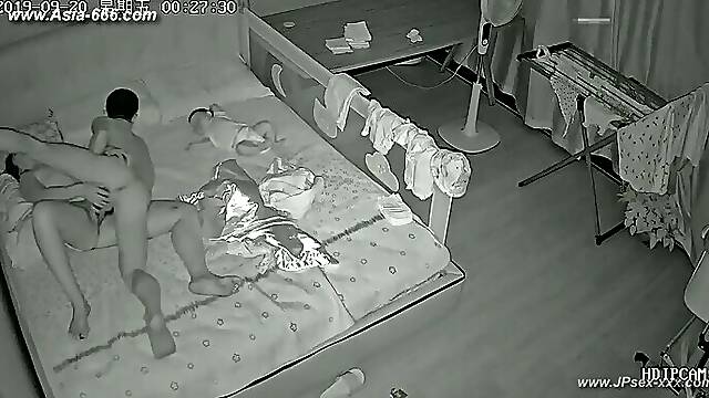 Hackers use the camera to remote monitoring of a lovers home life.357_2