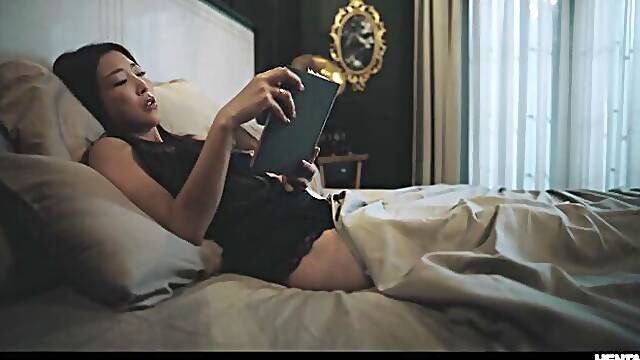 Pure Emiri Momota - hentai trailer - Hentaied