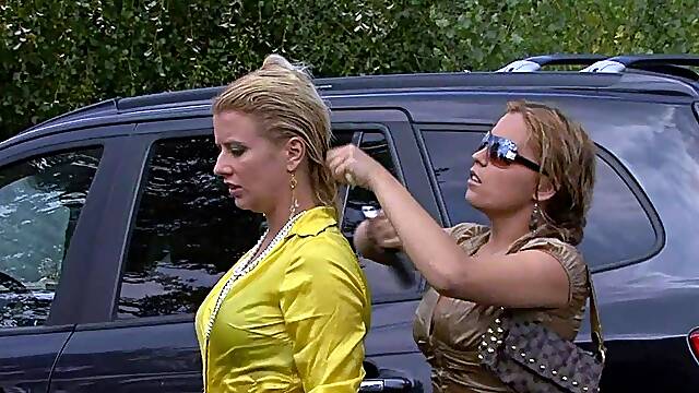 Busty blonde babe outdoor flash for cash