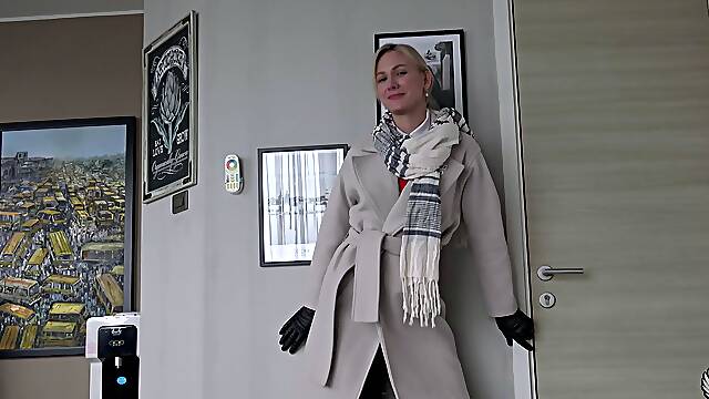 Classy blonde enjoys foot fetish