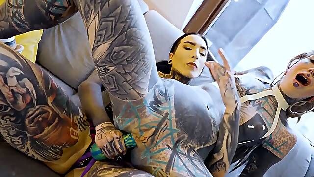 Burlesque beautys Big Boobs and strap-on ass fucking