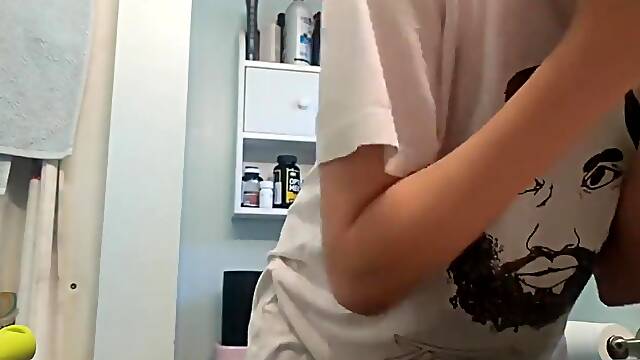 Pink Nipple 18 year old -Spy Full nude after shower