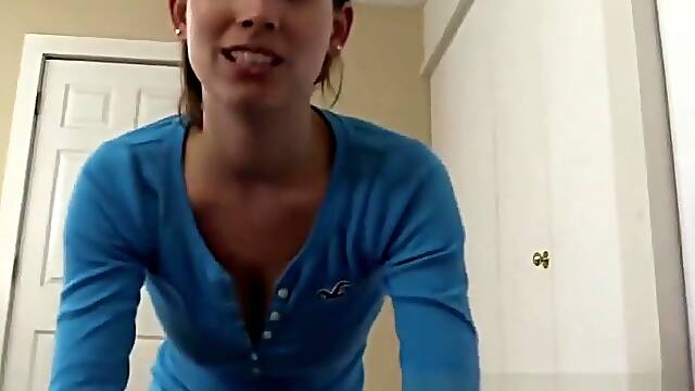 Schamlippen-Dehnung bei scharfer LeluLove