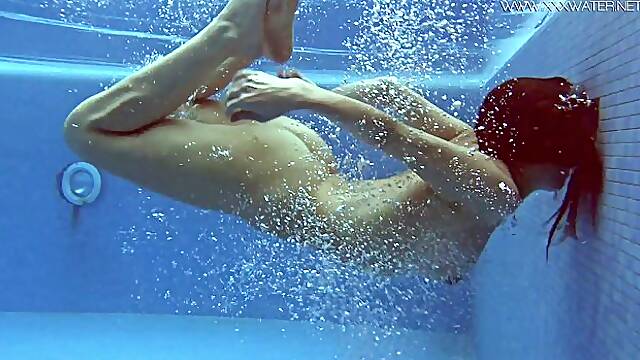 Nice Lina Mercury and Mercury - very hot brunette dirt - Underwater Show