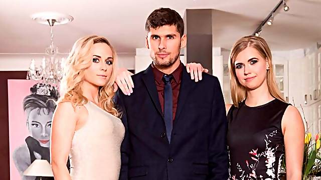 Violette Pink Makes a Cum Back in Trio With Vinna Reed