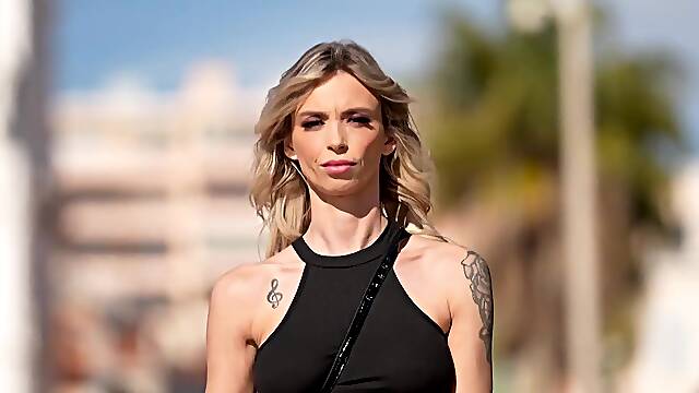 Lady, 41 years old, sensual as you wish... - Jacquie et Michel TV