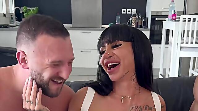 Sally, 35, manager of an equestrian center in Montauban! - Jacquie et Michel TV