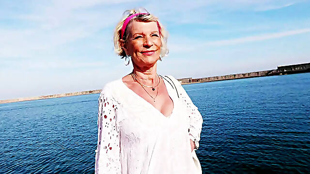 Evas farewell tour, 70 years old! - Jacquie et Michel TV