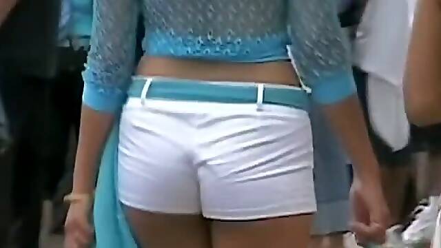 Sexy booty shorts video of a busty chick enjoying a festival