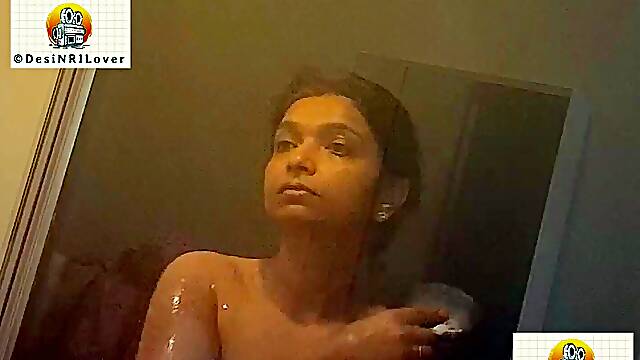 Hiddencam hotel bathroom video of Desi NRI Indian Bengali Bhabhi