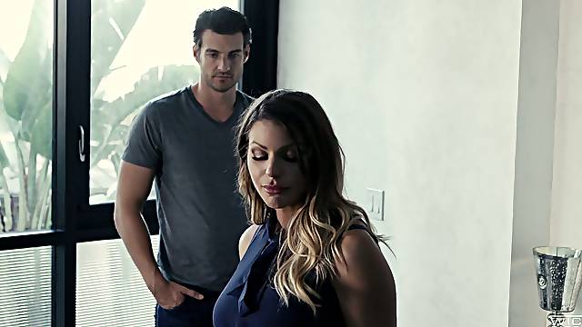 Bodacious babe Brooklyn Chase is making love with her new lover