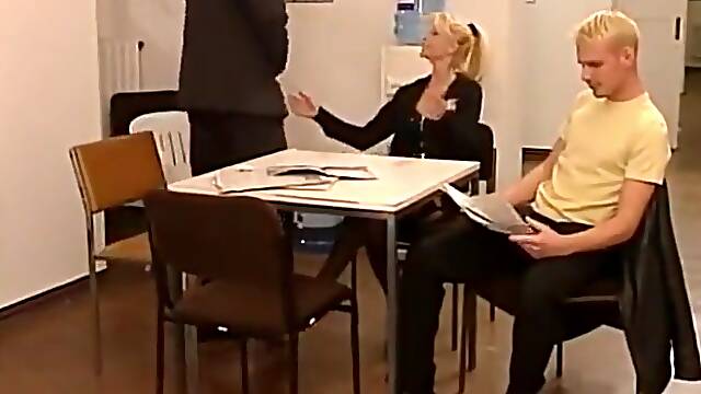 Waiting Room Piggy Play For Three With German Classic