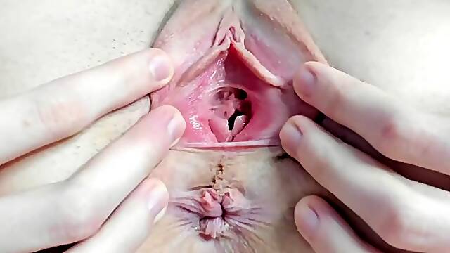 Open her vagina
