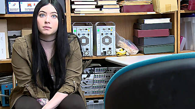 Tattooed shoplifter Amilia Onyx does whatever possible to avoid jail