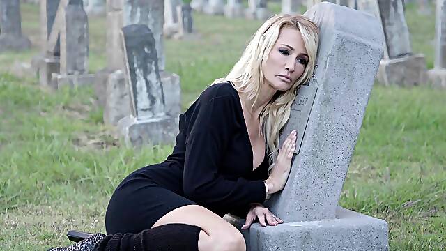 MILF Jessica Drake masturbates in the cemetery