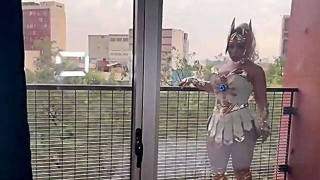 Andreina Fonseca & Duncan Saint - She Found Her Muscled Super Hero