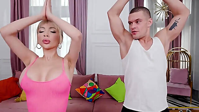 Gatita Veve - Perfect Yoga Class With Latina