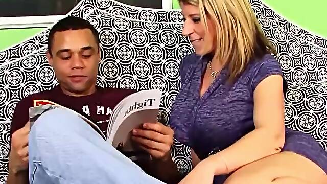 Julian Rios, Sara Jay, Jon Jon & Lya Pink team up to give the best MILF BJ in HD