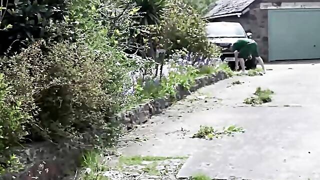 GilfAF - Horny GILF Francesca Kitten Catches Her Gardener Staring... Then Fucks Him Raw