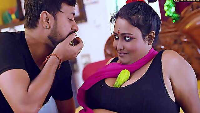 Desi Bade Bade Kadu Jaisi Dudh Sabjiwali Bhabhiji Ko Dekh Ghar Ka Malik Khud Ko Chodne Se Rok Nahi Saka ( Hindi Audio )