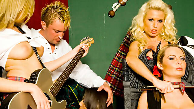A Wild Orgy Breaks Out In A Scottish Bar!
