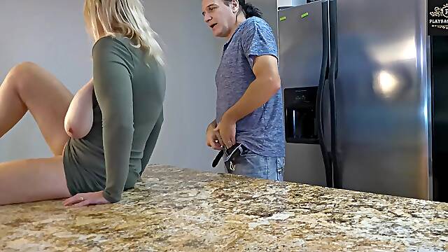 Swinging Tits Mature MILF gets hard fuck on the kitchen counter