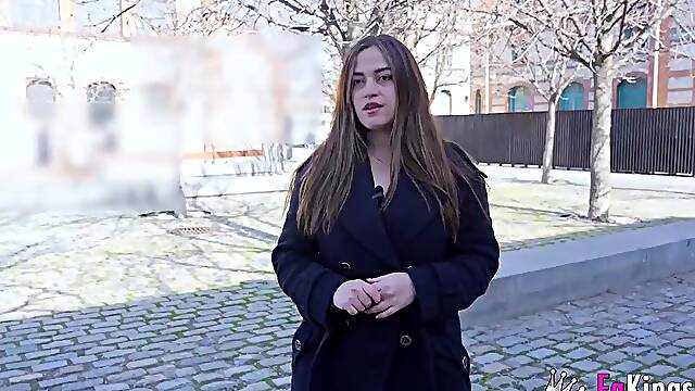 Marta Villalobos goes hunting for Madrid Rio. Are you Juanjo? I need to fuck!