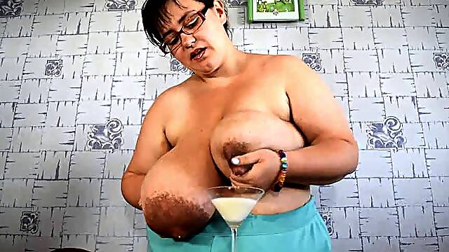 NinaDoll I fill the glass with milk