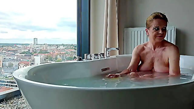Big-titted woman bathes and gets fucked in soapy water