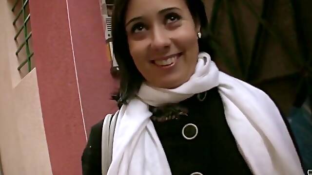 Torbe picks up a girl and cums on her face