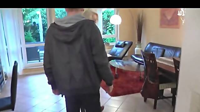 Kissikissi - Max (18) Fickt Seine Tante (48)