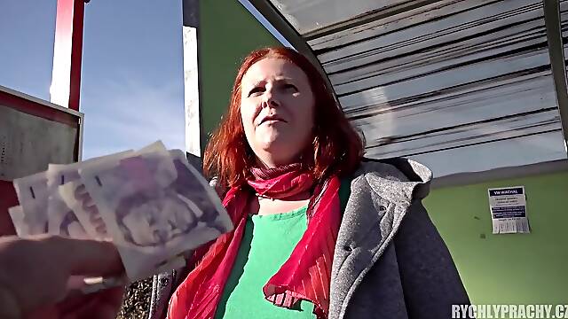 Rychly Prachy - Luxusni Milfka Naprcana V Linkovem Autobusu