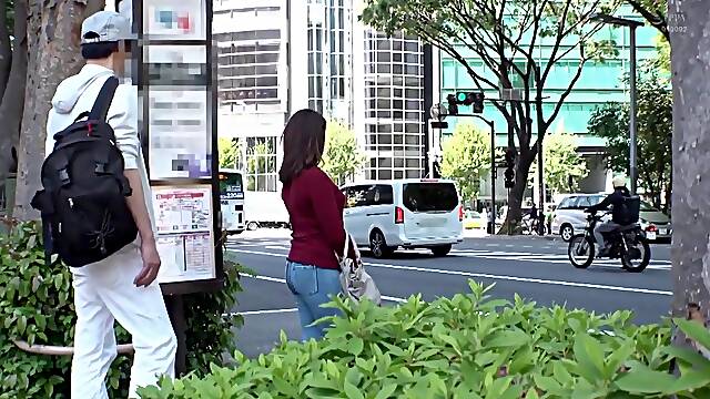 B3D2301- Wife with a big butt being mischievous by a molester on the bus