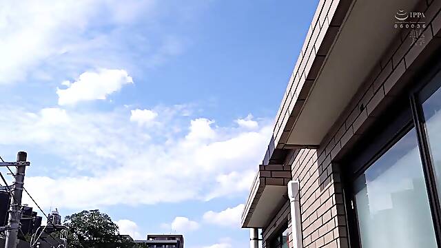 Jjda-020 予備校通いの童貞学生に合格祈願で仕方なく揉ませてあげた優しい優しい巨乳主婦 春菜はな