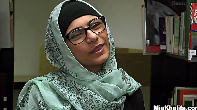 Mia Khalifa masturbates in public library