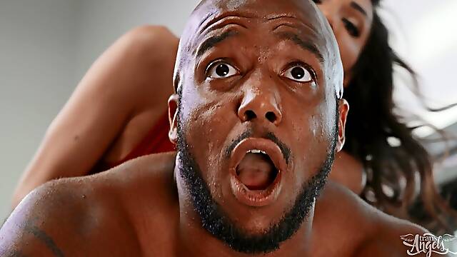 Kinky t-girl Jessy Dubai sodomizes black dude