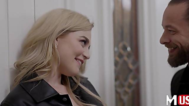 Stunning bosomy babe Blake Blossom sex video