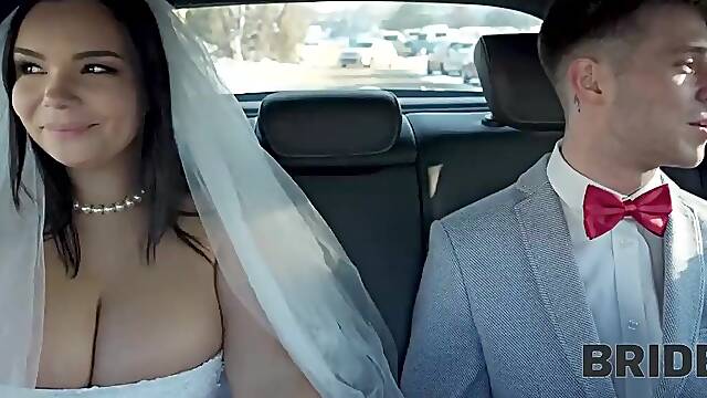 Cheating bride - One Last Time - Reality in public toilet