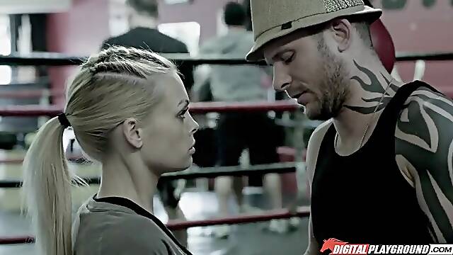 Juggy blonde slut Jesse Jane cant wait to get fucked